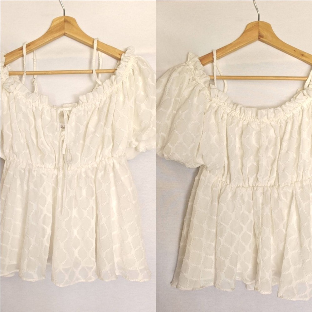TALULAH White Off-Shoulder Peasant Blouse